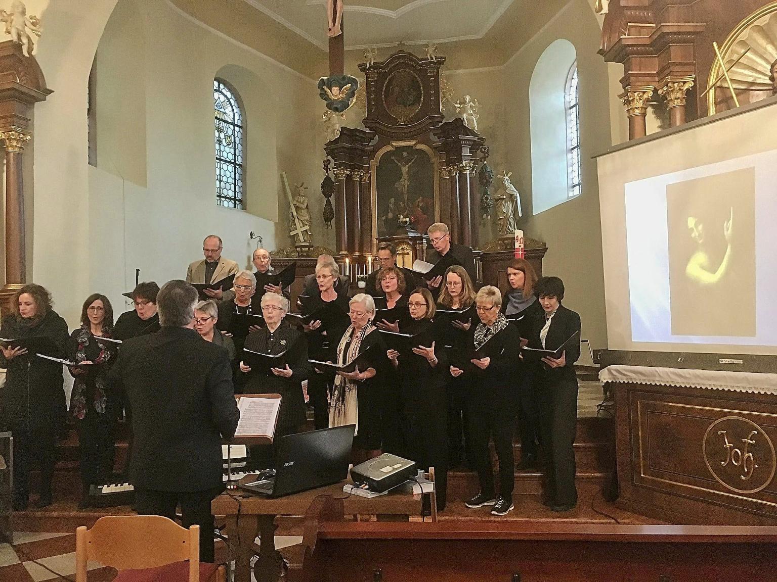 Chorgesang mit Bildunterstützung (c) C. A. E. Mingels-Gude