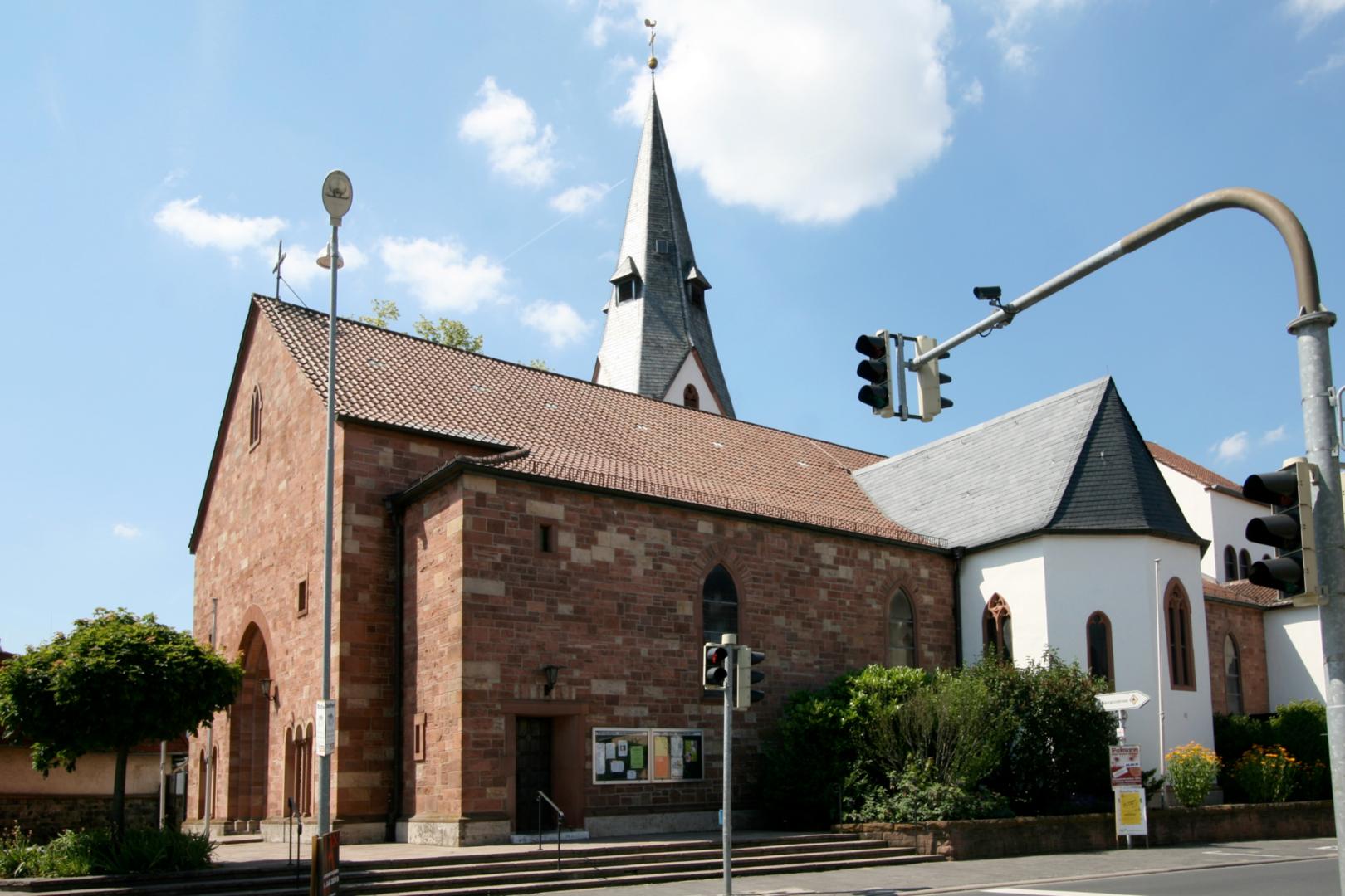 St. Petrus in Ketten Weiskirchen (c) Von E-W - Eigenes Werk, CC BY-SA 3.0, https://commons.wikimedia.org/w/index.php?curid=10784249