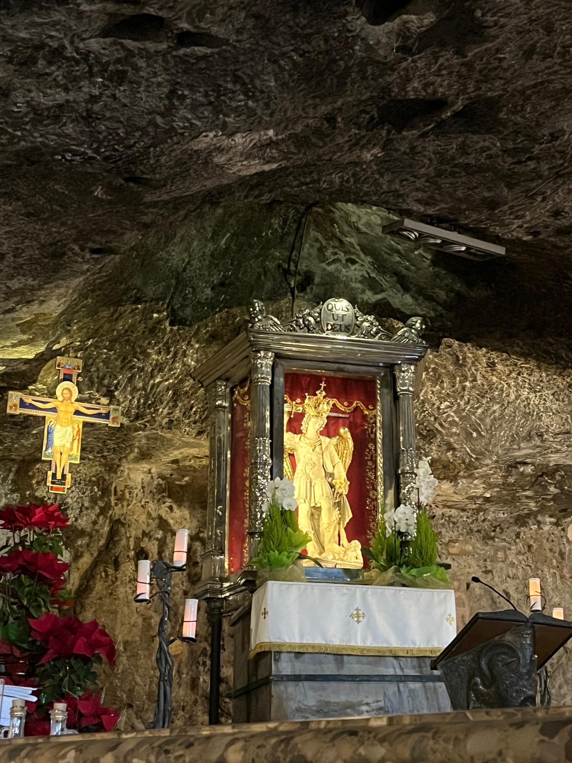 Michaels-Heiligtum auf dem Monte Gargano in Süditalien (c) A.Loferer