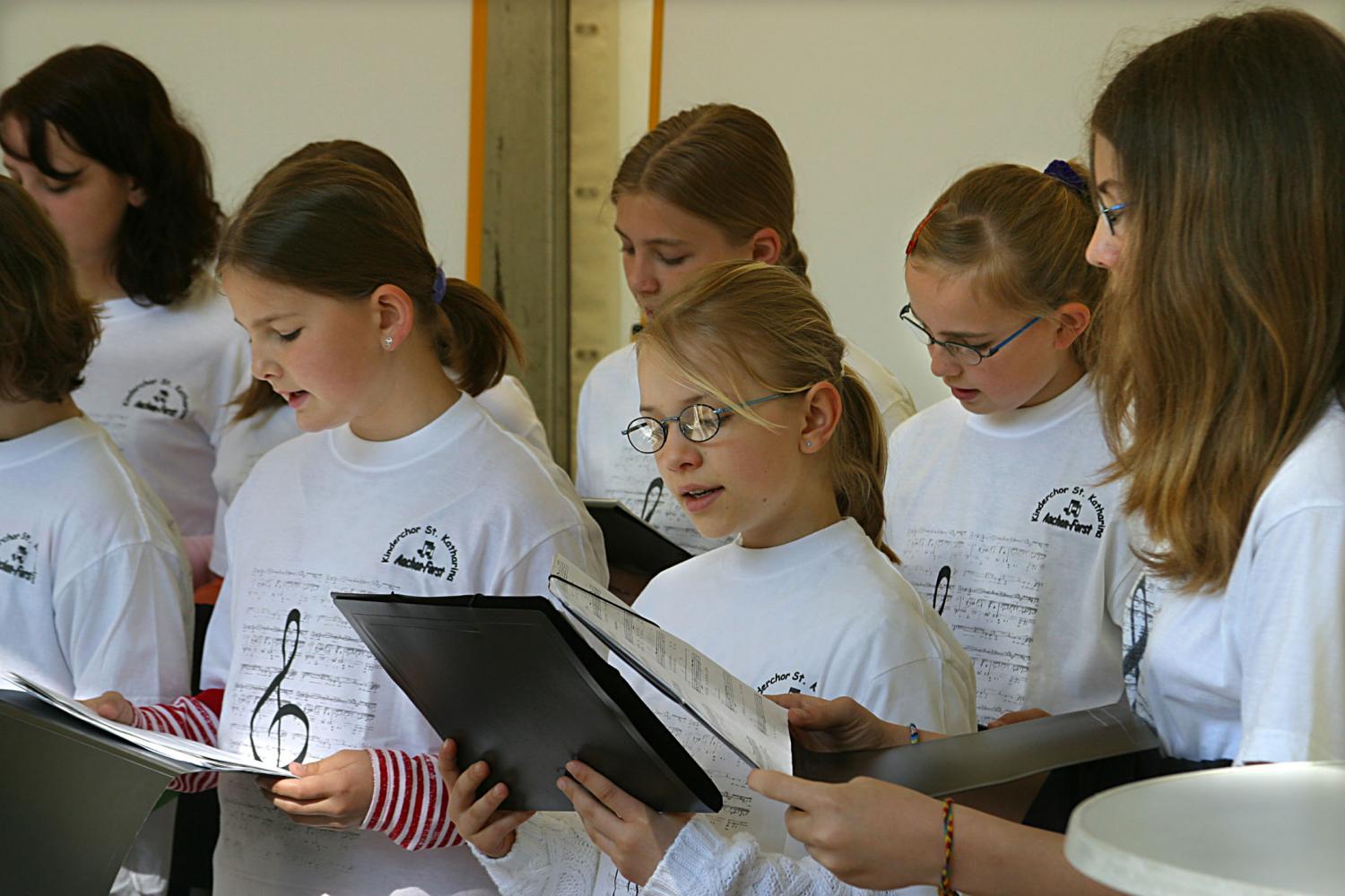 Kinderchor (c) Klaus Herzog in: Pfarrbriefservice.de