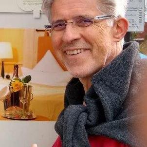 Freut sich auf das Gespräch mit interessierten Menschen: Gottfried Scholz, früherer Pfarrer in Kostheim, jetzt im Ruhestand