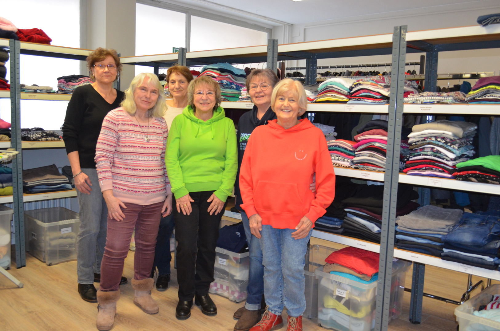 Das Team des Kleiderladens Anfang 2026 (c) Maria Weißenberger