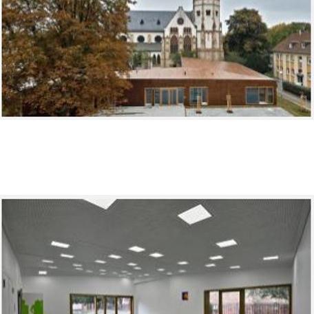 Kellelerhaus vor der Kirche und großer Saal