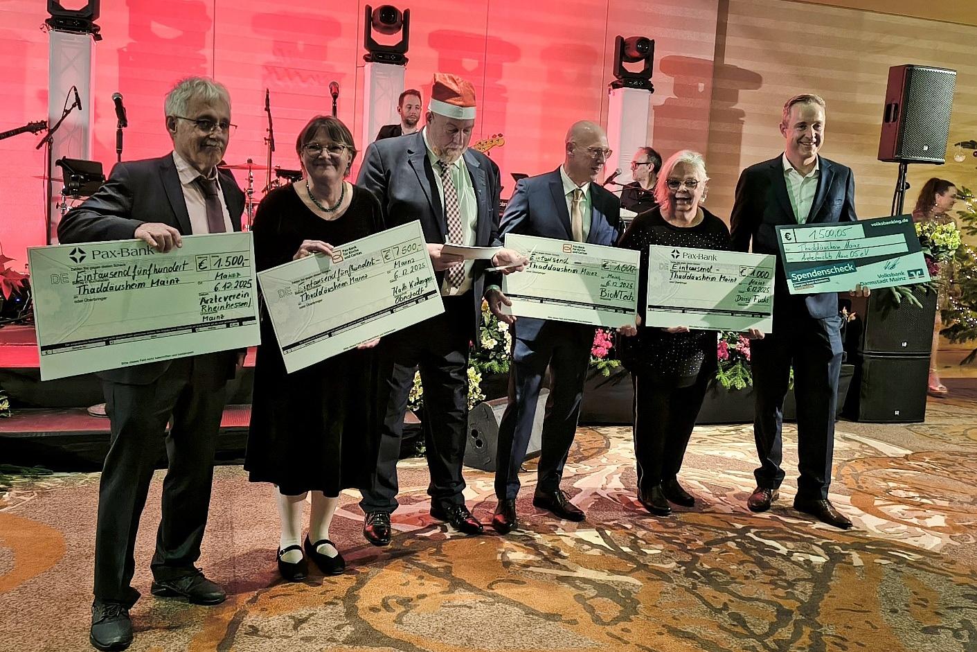 Spendenübergabe Thaddäusheim