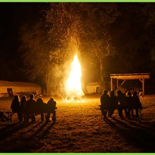 Lagerfeuer im Zeltlager