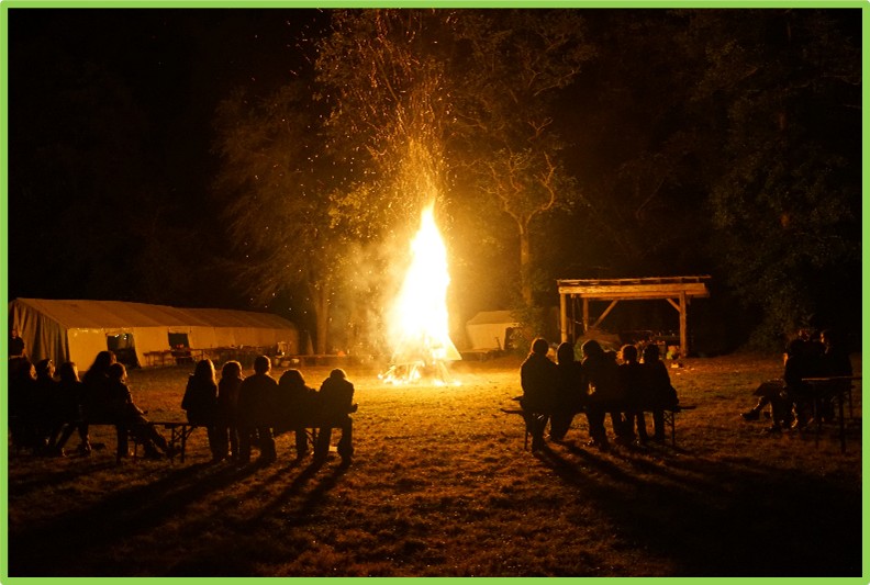 Lagerfeuer im Zeltlager (c) Johanna Böswald