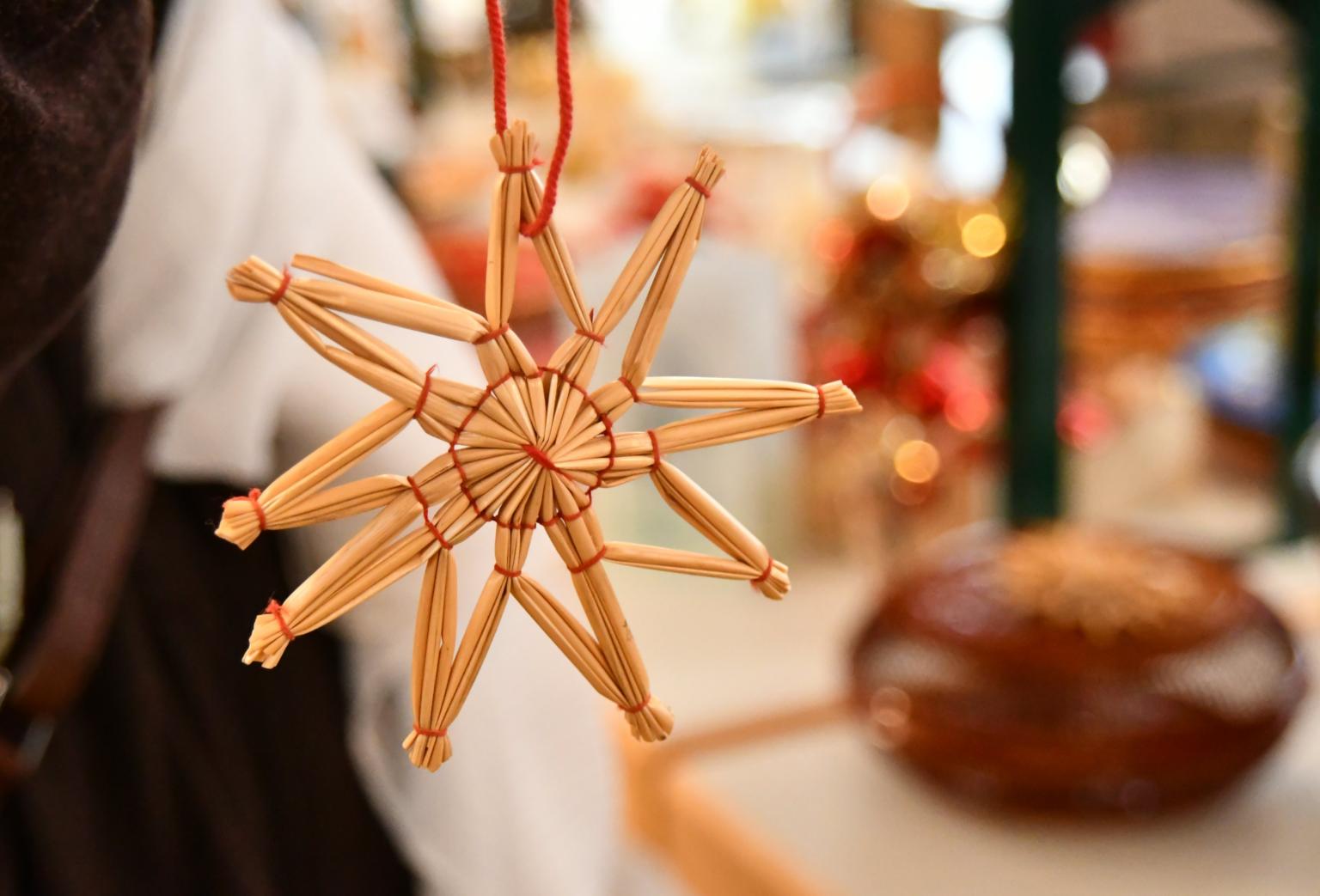 Adventsmarkt_by_Yohanes_Vianey_Lein_pfarrbriefservice(1) (c) Bild: Yohanes Vianey Lein In: Pfarrbriefservice.de