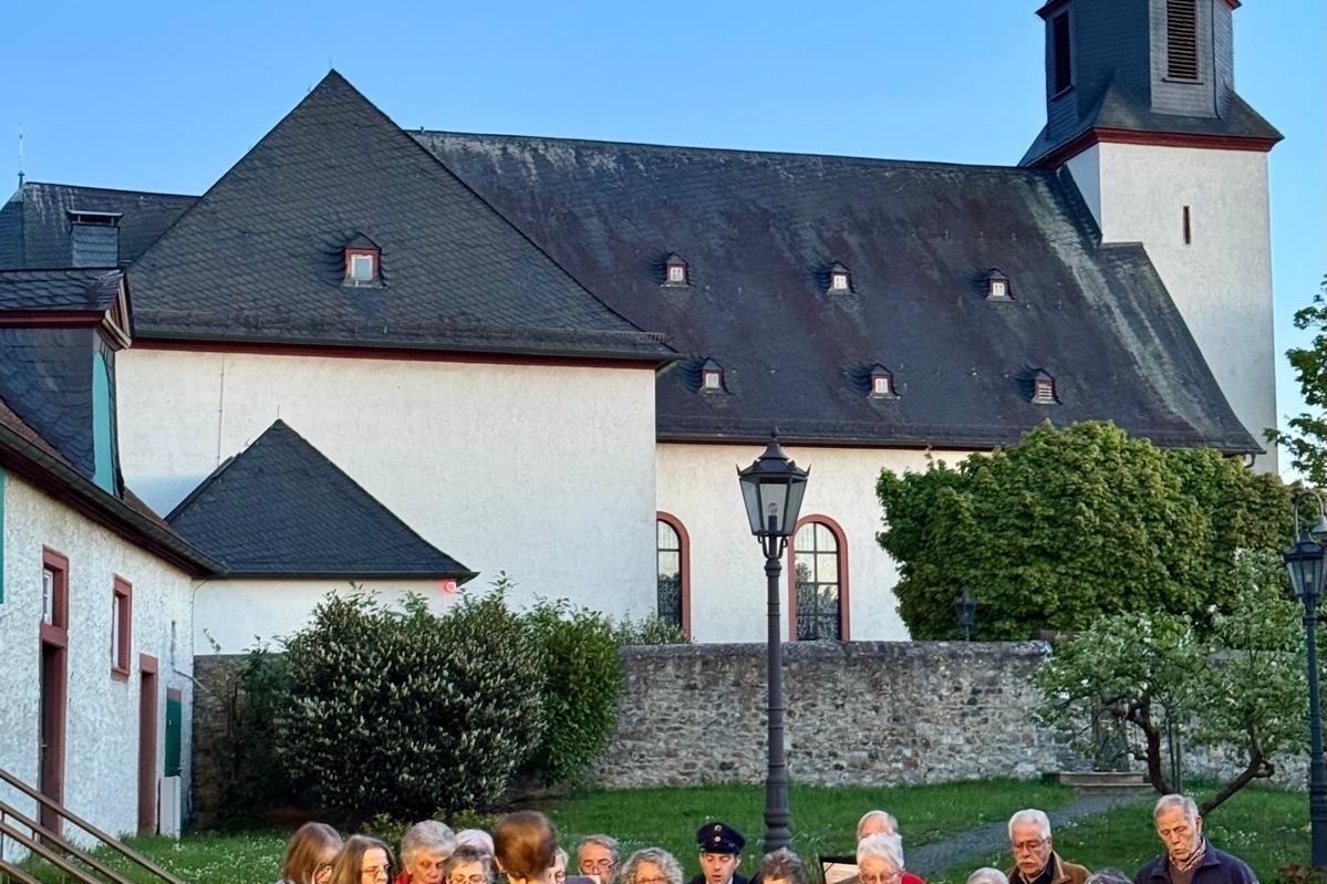 Kirchenchor im Pfarrhof St. Remigius 2025