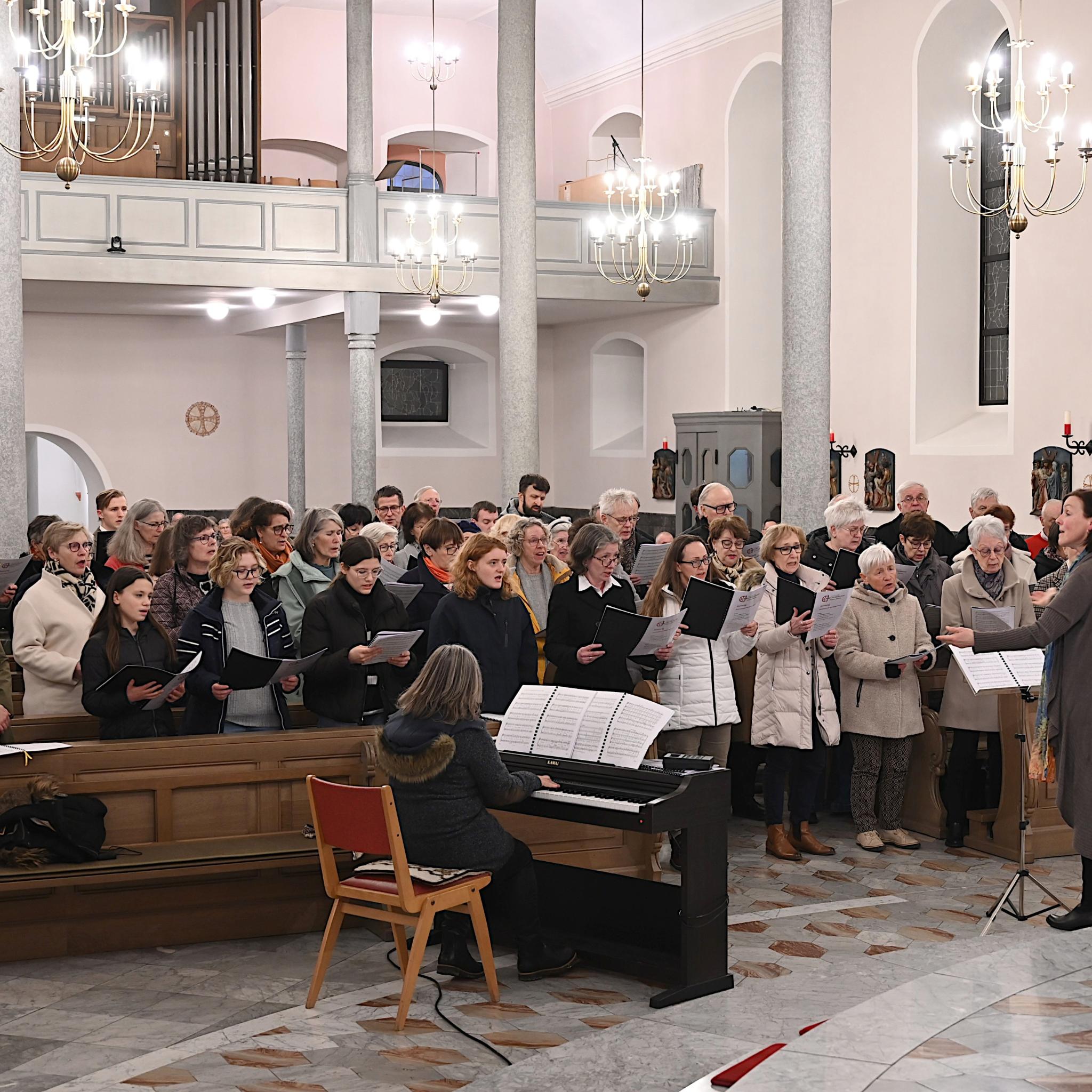 Blick in das Kirchenschiff von St. Remigius