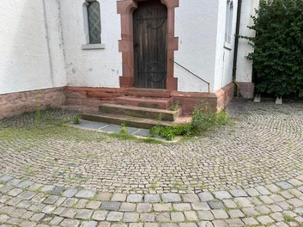 Vorplatz St. Markus Mühlheim (c) M.Ackermann