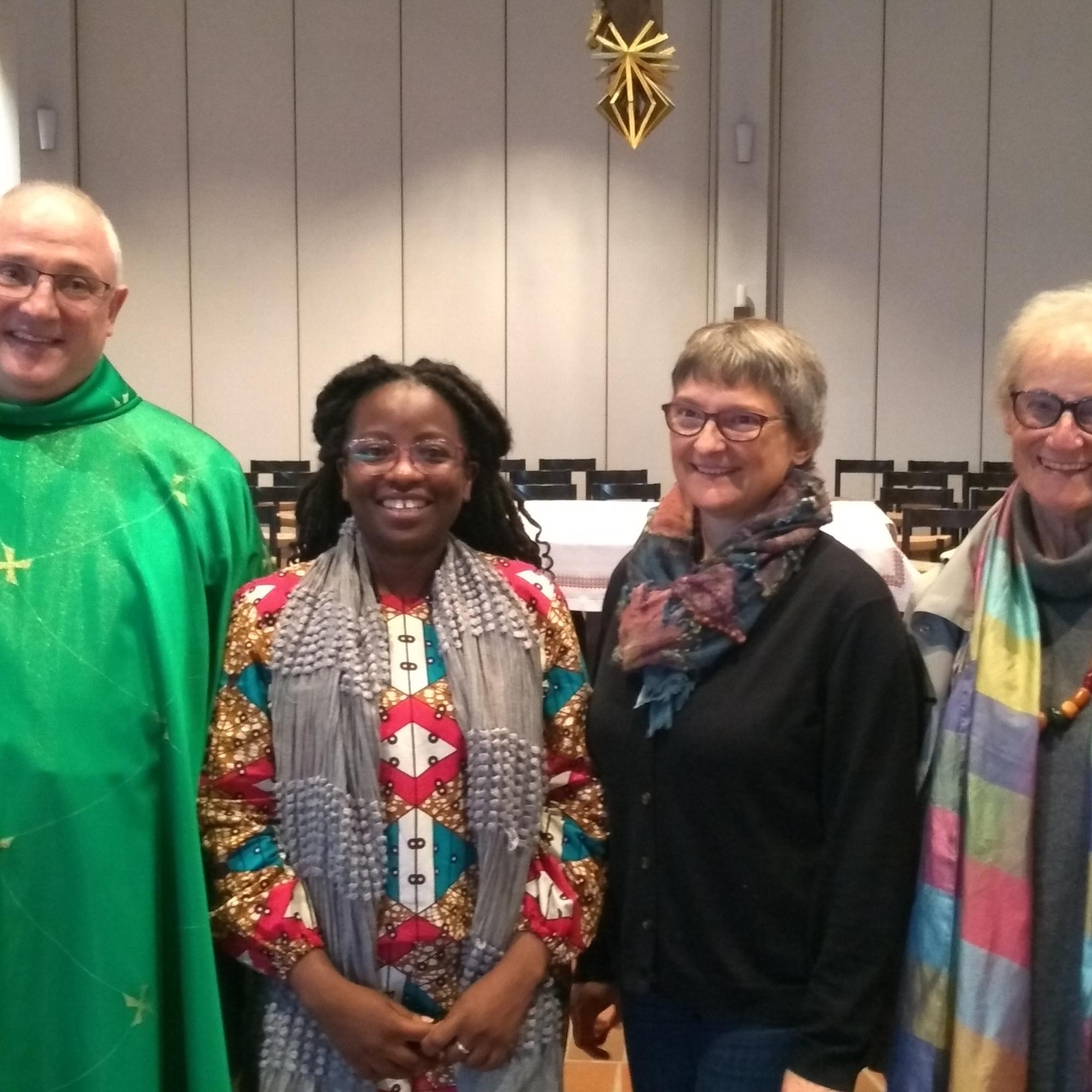 missio-Gast Paula Kidakwa (2. von links) mit Pfr. Mulach, Jacqueline Schlesinger und Hildegard Wandt