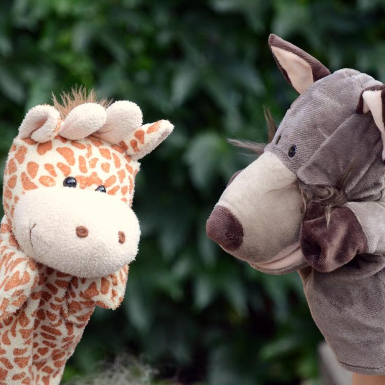 Giraffe und Wolf