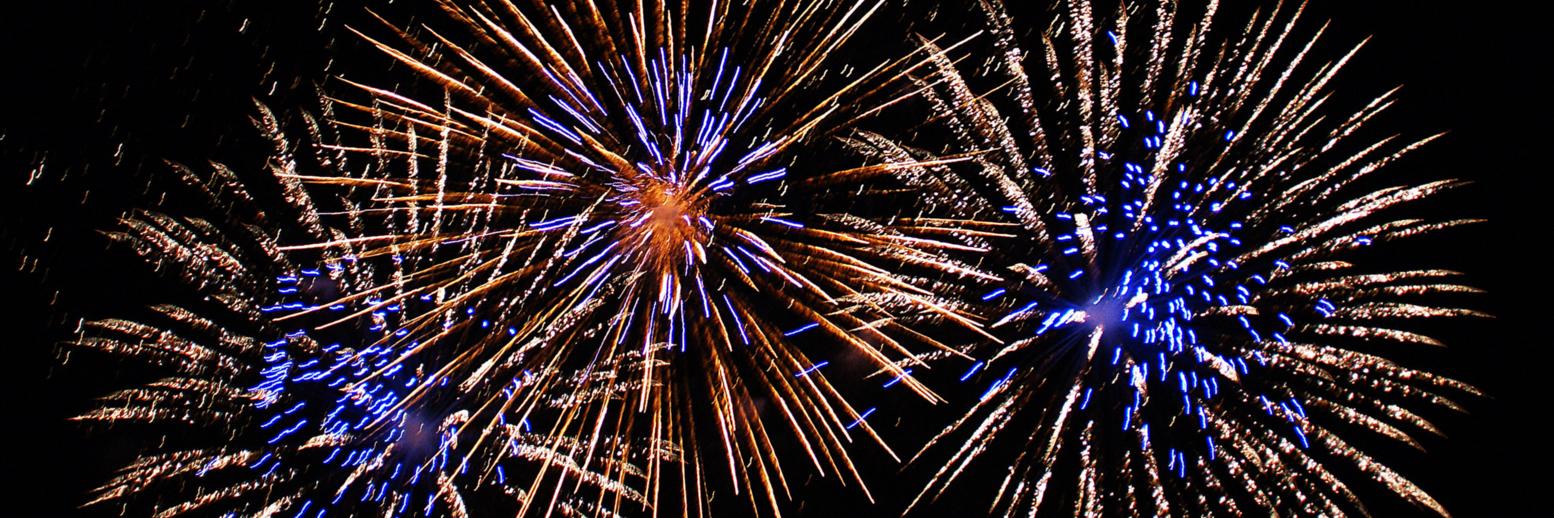 Wir laden Sie ein, an Silvester um 18 Uhr eine Kerze ins Fenster zu stellen Wir laden Sie ein, an Silvester um 18 Uhr eine Kerze ins Fenster zu stellen