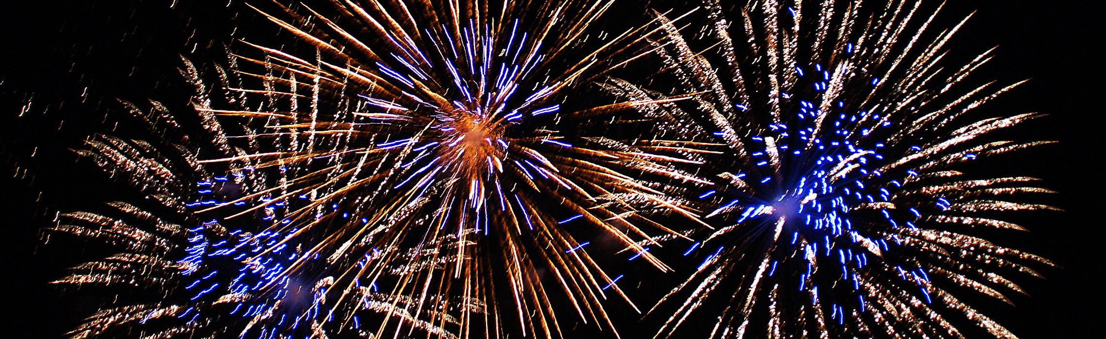 Wir laden Sie ein, an Silvester um 18 Uhr eine Kerze ins Fenster zu stellen Wir laden Sie ein, an Silvester um 18 Uhr eine Kerze ins Fenster zu stellen