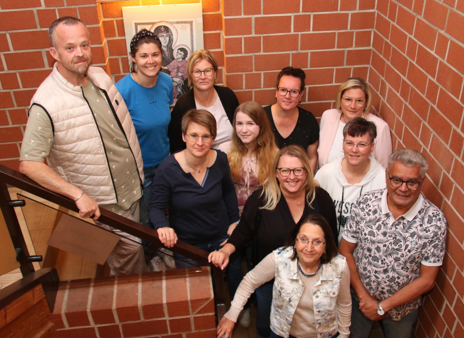 Unser Team der Bücherei v.l.: Büchereileiter Markus Bonifer, Rosemarie Barth, Stephanie Peter, Beatrix Beez, Lillian Rusch, Katja Grünewaldt, Sandra Henkel, Petra Bechtold, Birgit Werner, Susanne Daum und Jürgen Henkel (c) Markus Bonifer
