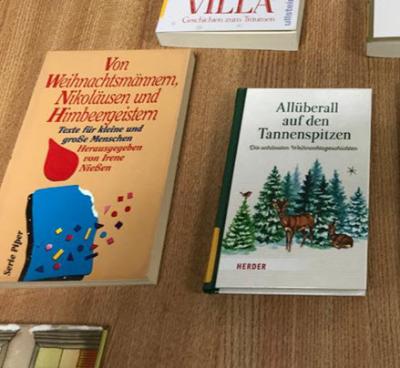 Weihnachtsbücher in der Bücherei St. Marien