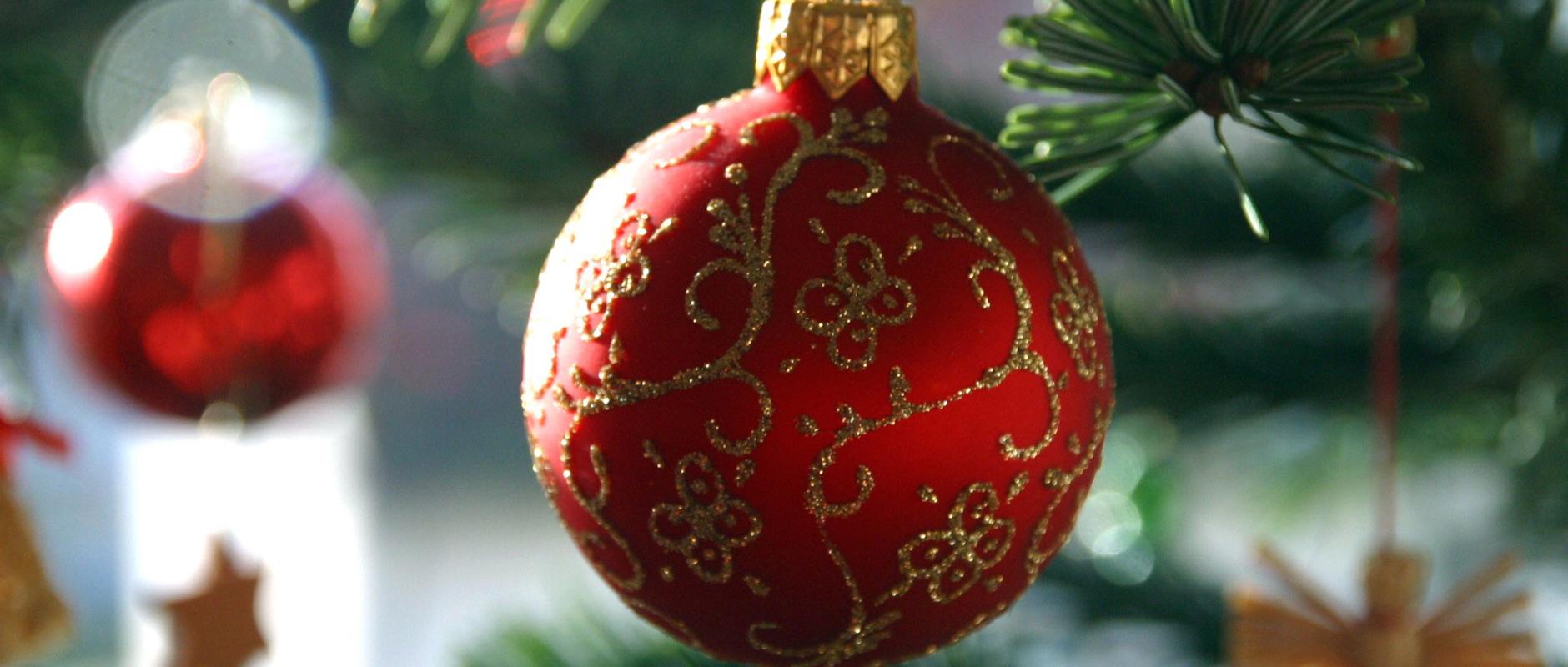 Christbaumkugel (c) pfarrbriefservice.de Christbaumkugel (c) pfarrbriefservice.de