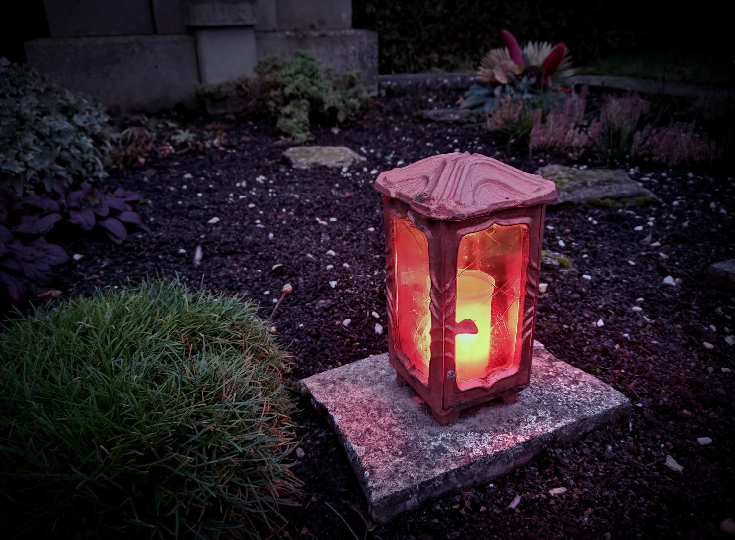 Grablicht_by_Christian_Schmitt_pfarrbriefservice