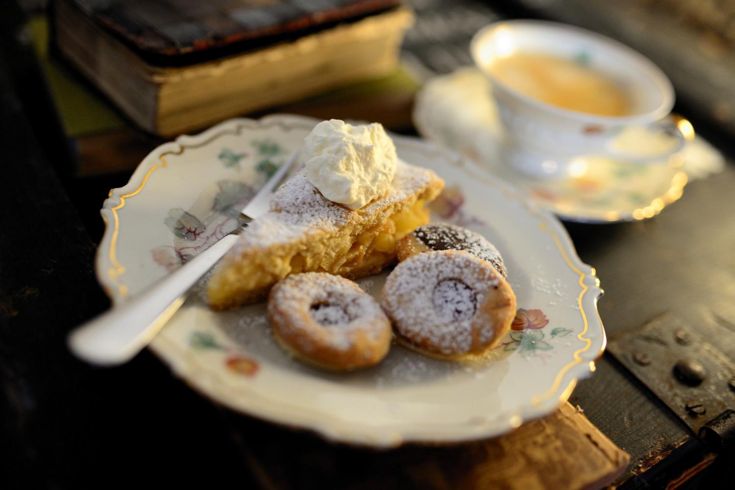 Kaffee und Kuchen (c) Kaffeezeit in pfarrbriefservice.de