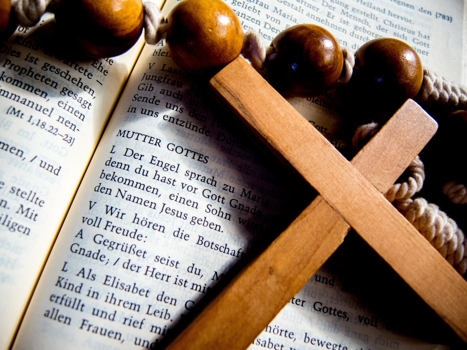 rosenkranz-mutter-gottes_by_Andreas_Eckhardt_pfarrbriefservice (c) aus pfarrbriefservice.de