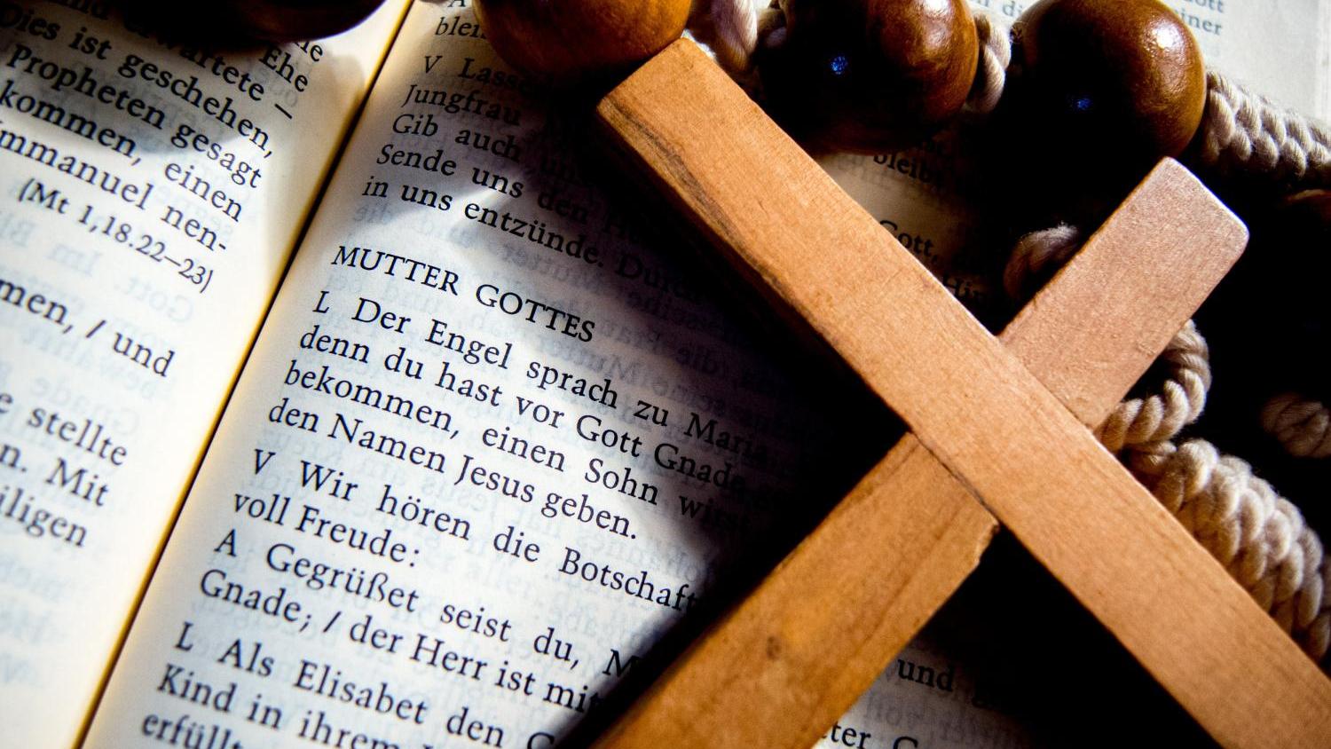 rosenkranz-mutter-gottes_by_Andreas_Eckhardt_pfarrbriefservice