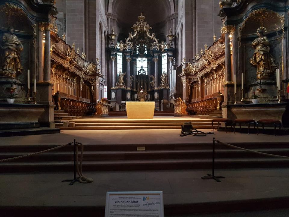 Altar fertig (c) Dom St. Peter