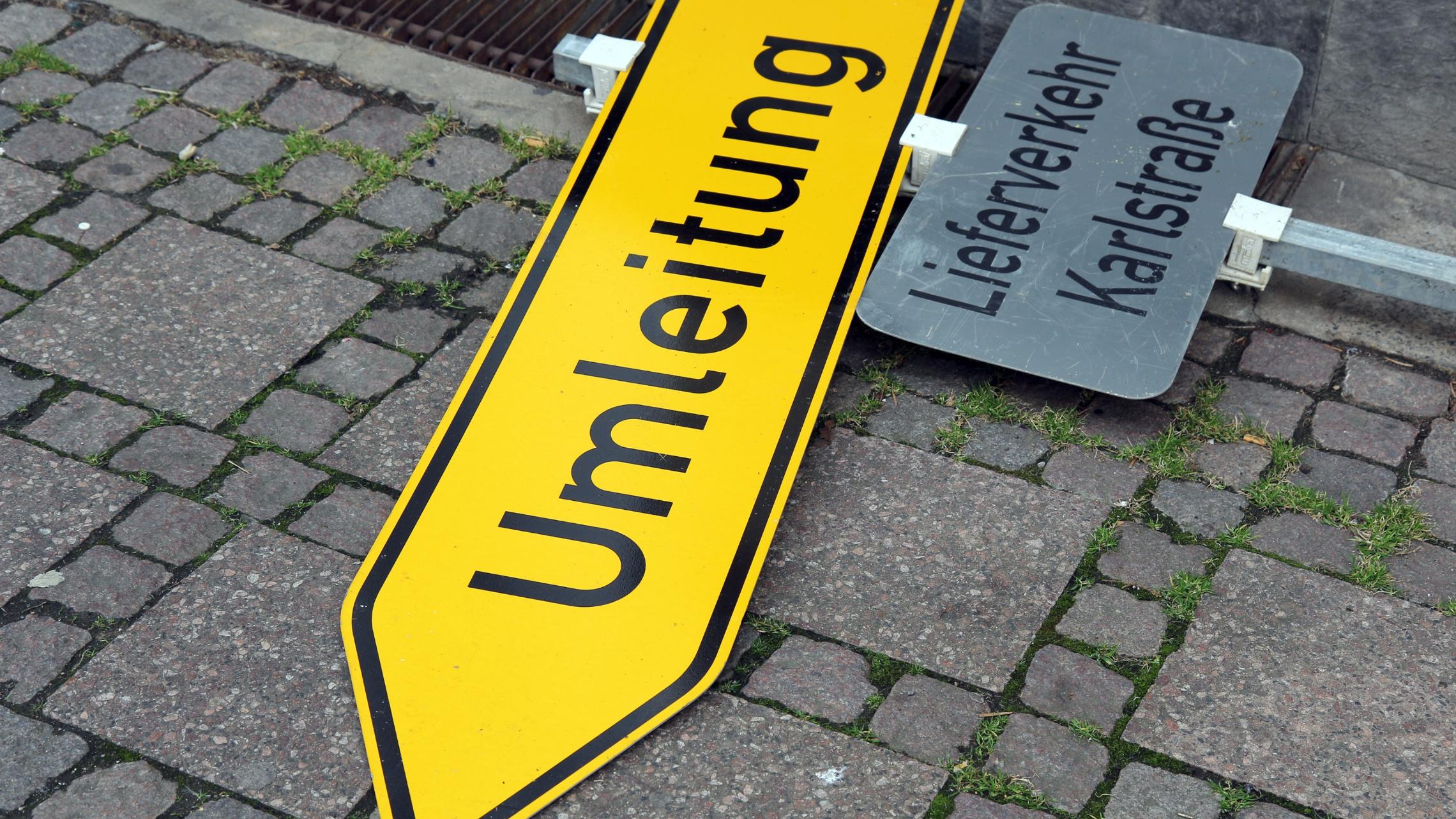 umleitung (c) Peter Weidemann In: Pfarrbriefservice.de