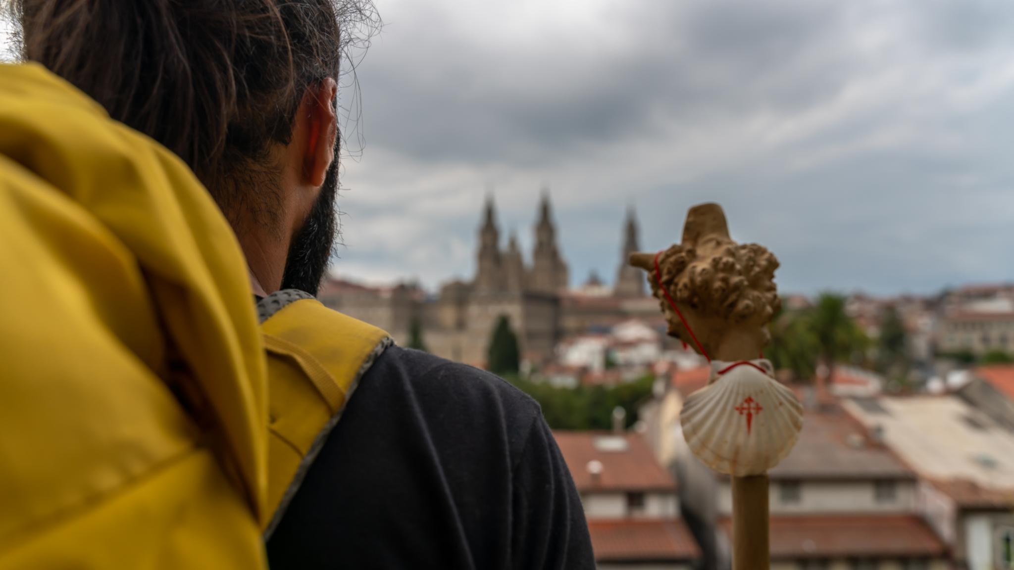 Pilger kommt in Santiago de Compostela an