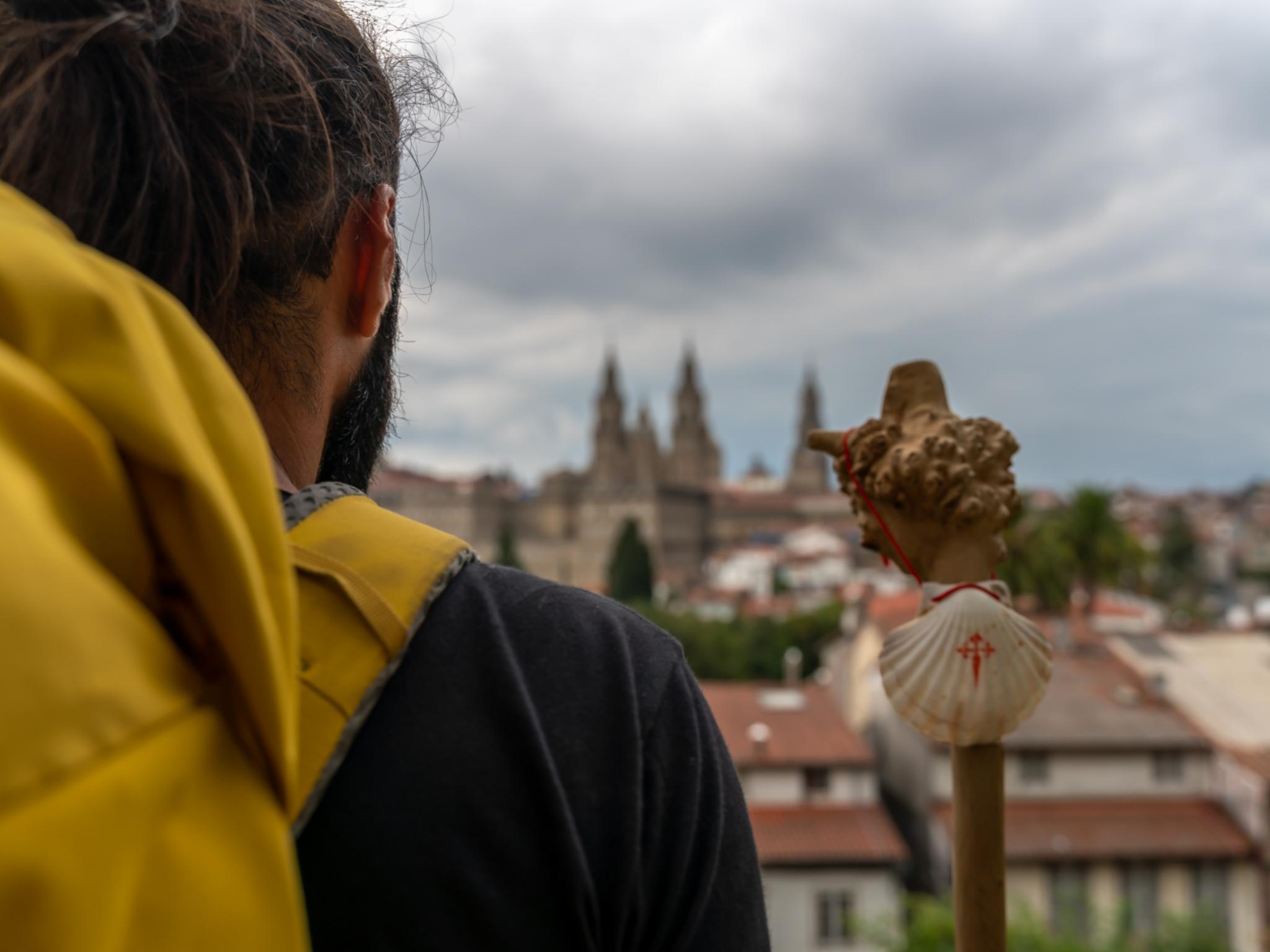 Pilger kommt in Santiago de Compostela an