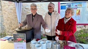 Annette Morweiser-Bosch (li) übernimmt tatkräftig die Leitung von Annies Suppenküche, um mit Unterstützung vieler Ehrenamtlicher die Hilfsbedürftigen in Heppenheim mit einem warmen Essen zu versorgen