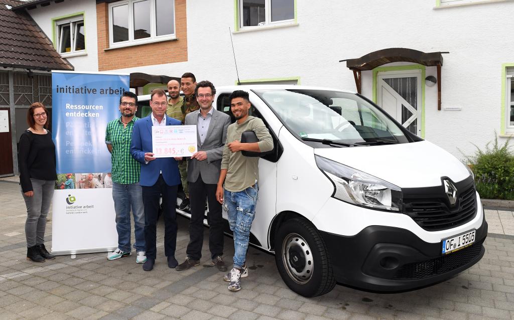 GlücksSpirale und Initiative Arbeit bewegen Flüchtlinge auf den Arbeitsmarkt,  Projektvorstellung und neues Fahrzeug in Griesheim (c) Lotto Hessen