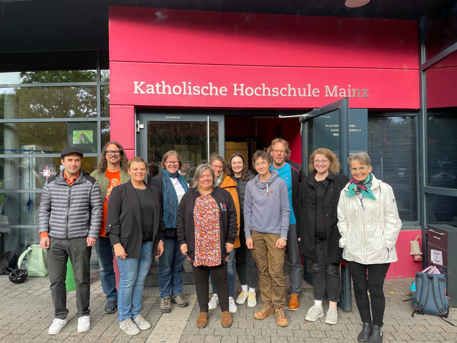 Gruppenbild neue Studierende Teilzeit Praktische Theologie KH Mainz_Copyright Wintzek-KH Mainz