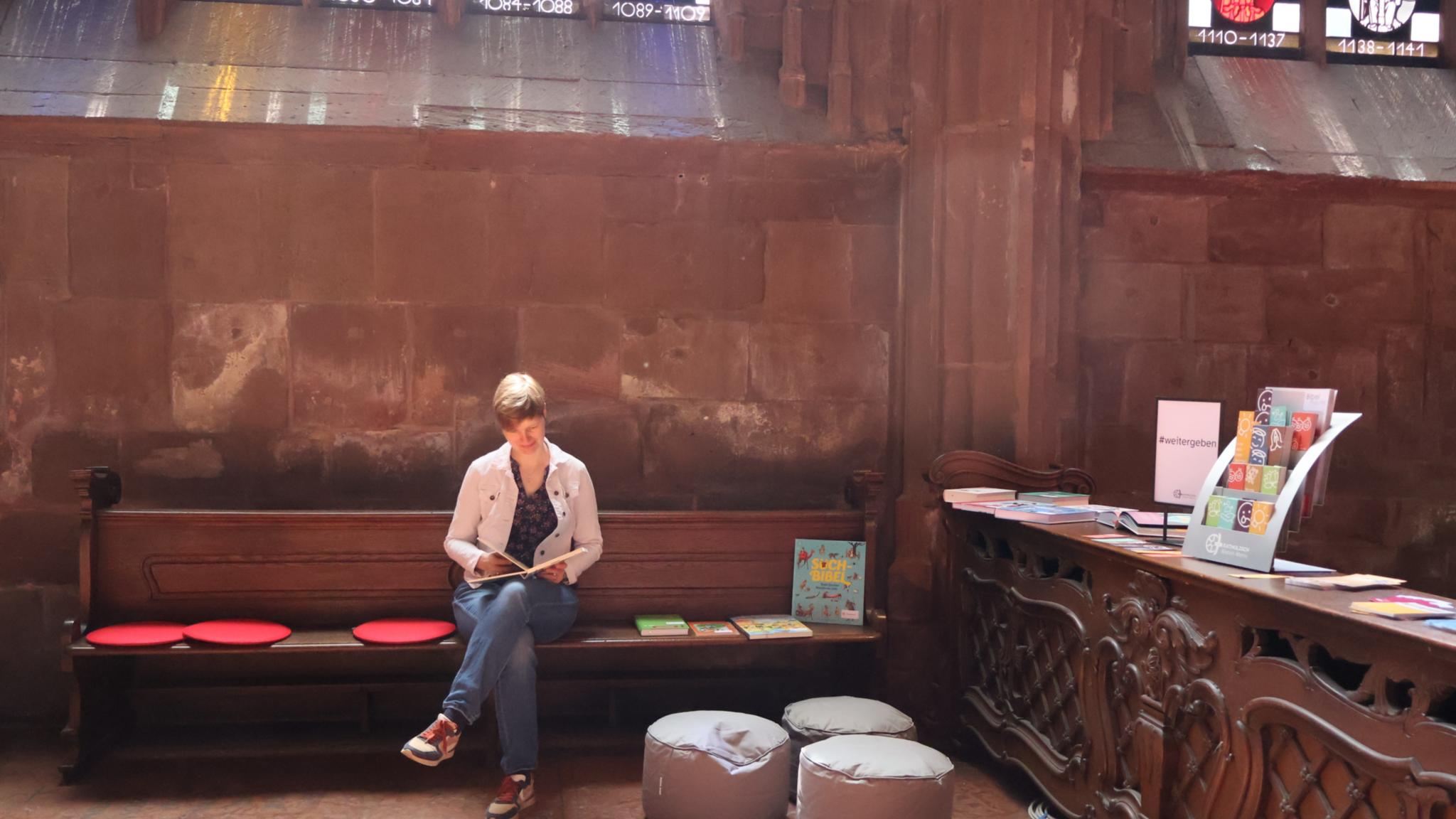 Bibel-Leseecke im Mainzer Dom