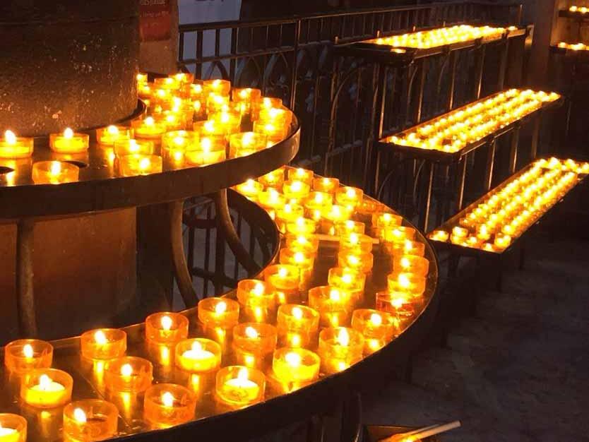 Kerzenmeer im Mainzer Dom