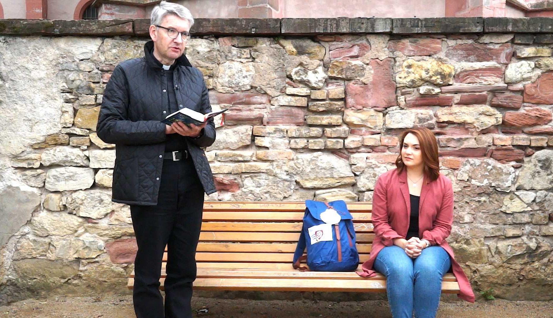 Bischof Kohlgraf spendet den Feriensegen (c) Bistum Mainz
