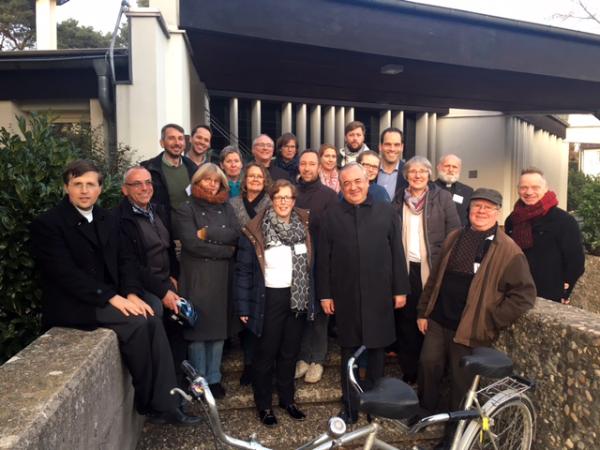 von links: vordere Reihe: Pfr. Anton Lucaci, Pfr. Michael Eich, Hiltrud Knodt, Bettina Stoll-Seegel, Jessica Ranitzsch, Peter Fett, Dekan Karl Zirmer, Katrin Jäger, Regina Schneider, Pfr. Franz-Josef Berbner, Jörg Ebermann
hintere Reihe, von links: Marco Bresciani, David Hüser, Iris Fetzer, stellv. Dekan Christof Mulach, Christine Müller, Franziska Schäfer, Patrick Pfannschmidt, Eric Niekisch, Pfr. Balthasar Blumers