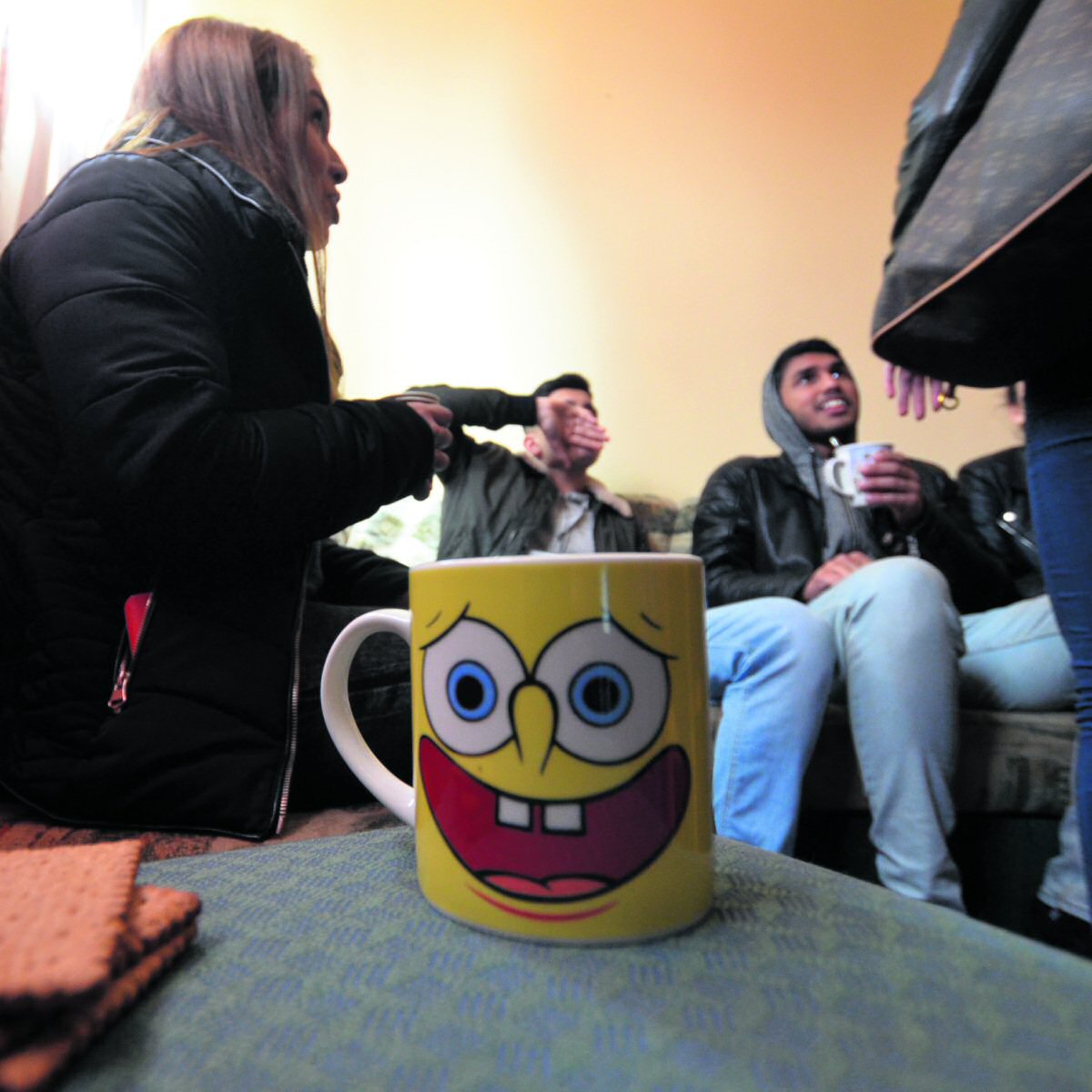 Wichtig: Tassen zum Teetrinken und Hände-wärmen. | Foto: Michael Prochnow (c) Kirchenzeitung Glaube und Leben