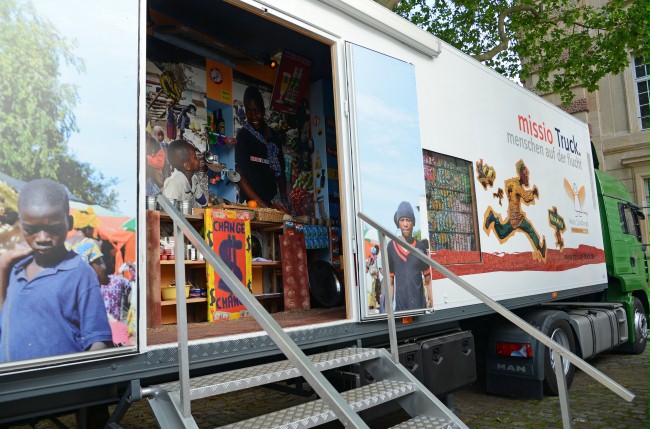 missio-Truck in Viernheim (c) missio (Ersteller: missio)