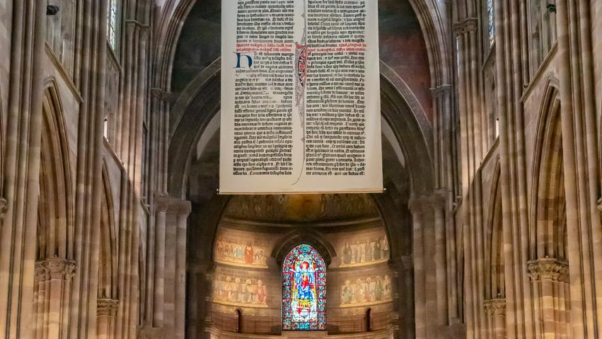 größte Bibelseite der Welt im Straßburger Dom Foto von Markus Kohz