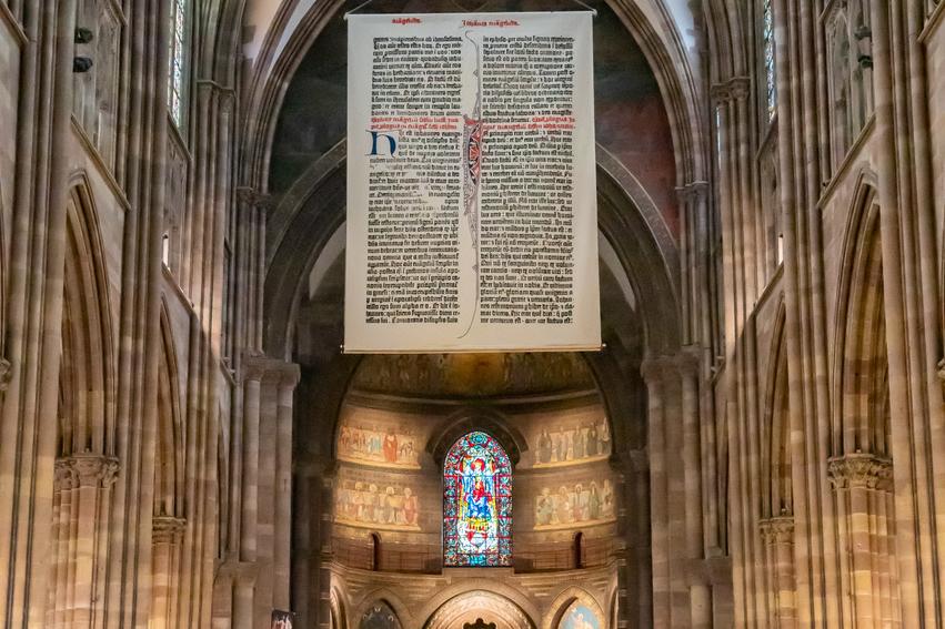größte Bibelseite der Welt im Straßburger Dom Foto von Markus Kohz