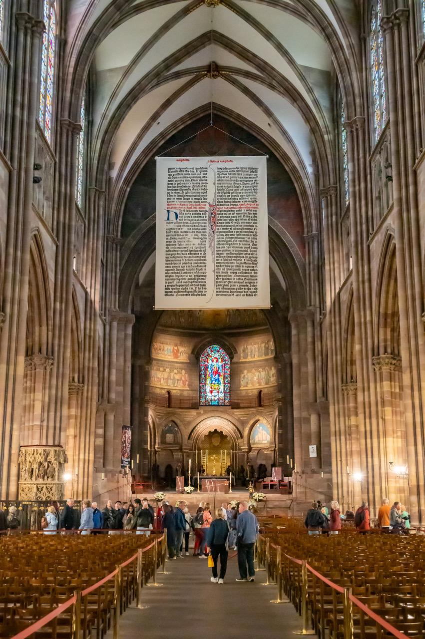 größte Bibelseite der Welt im Straßburger Dom Foto von Markus Kohz