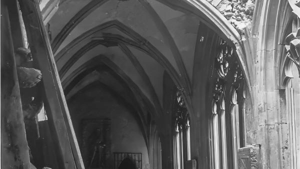 Abb. 09_ zerstörter Südflügel des Mianzeer domkreuzgangs_ um 1945-46