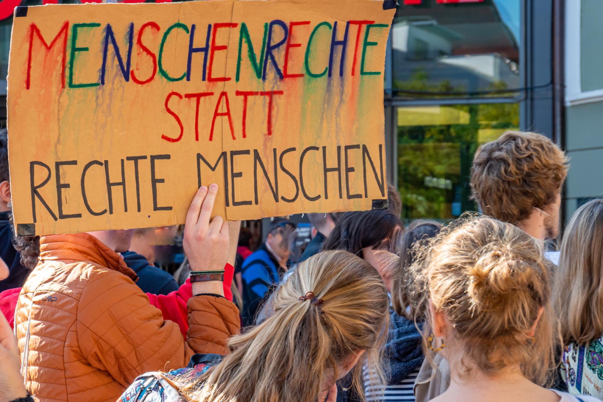 Nicht wegschauen oder weghören