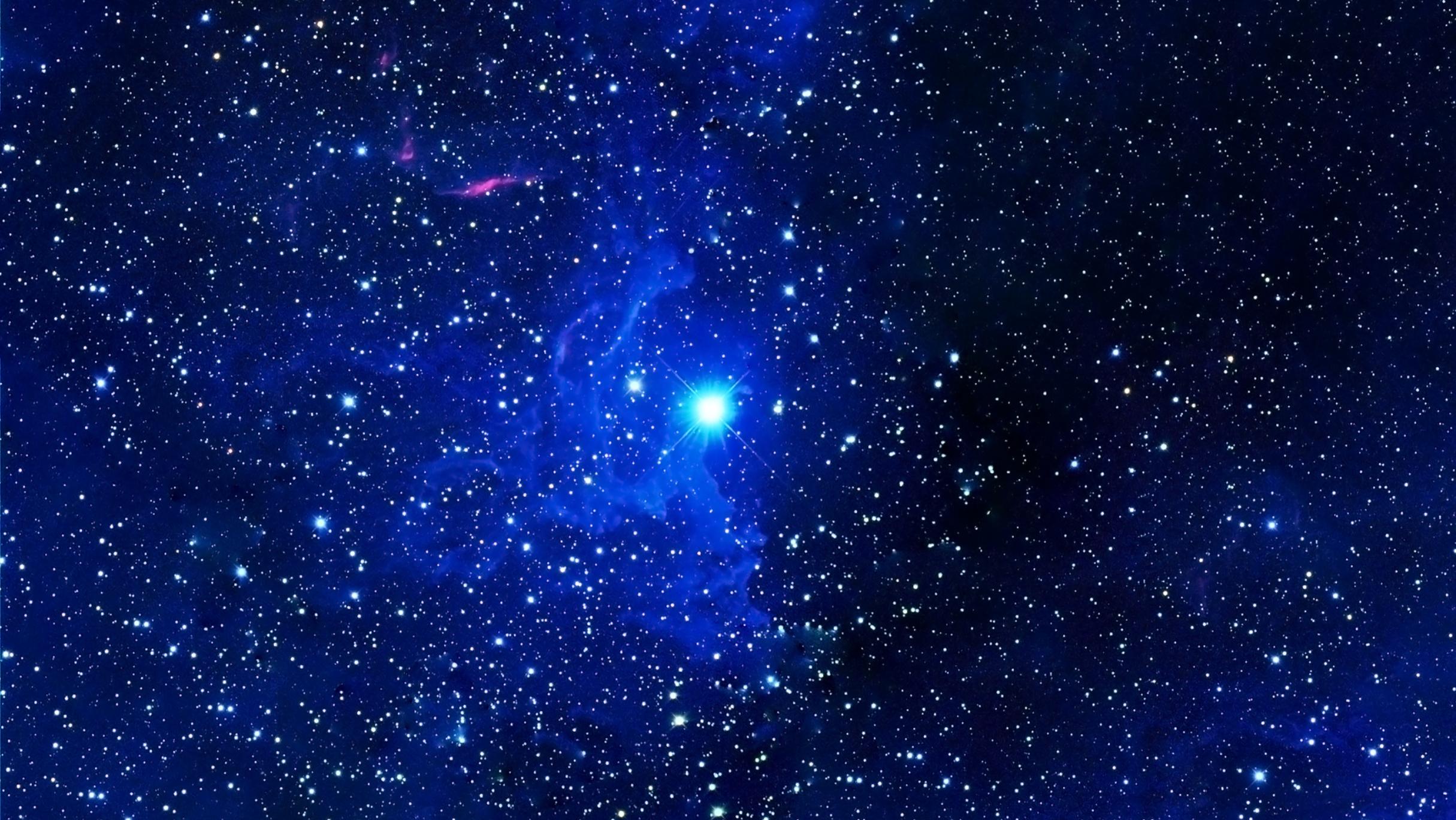 Blauer Nachthimmel. Elemente dieses Bildes wurden von der NASA zur Verfügung gestellt.