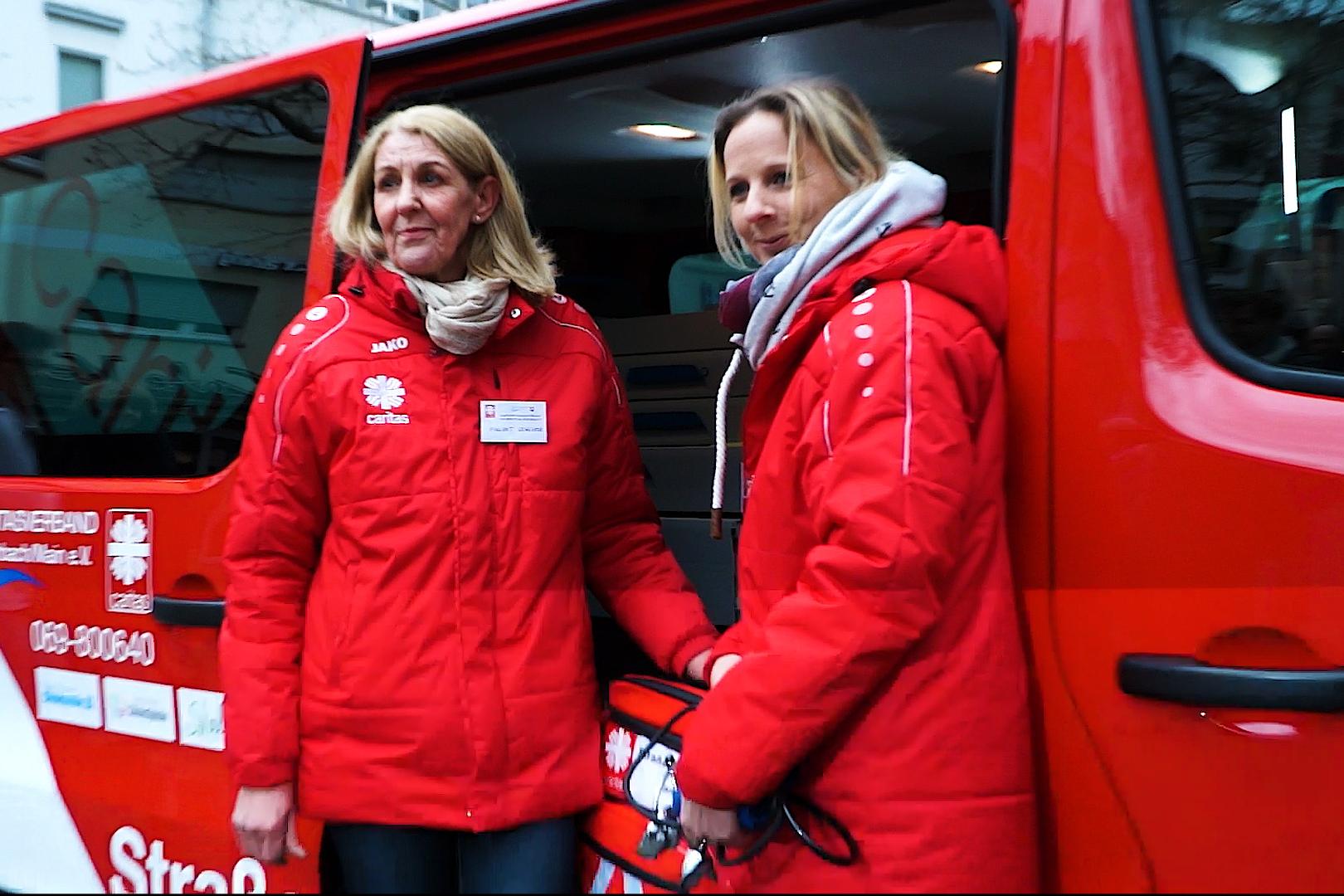 Neuer Ambulanzbus in Offenbach gesegnet