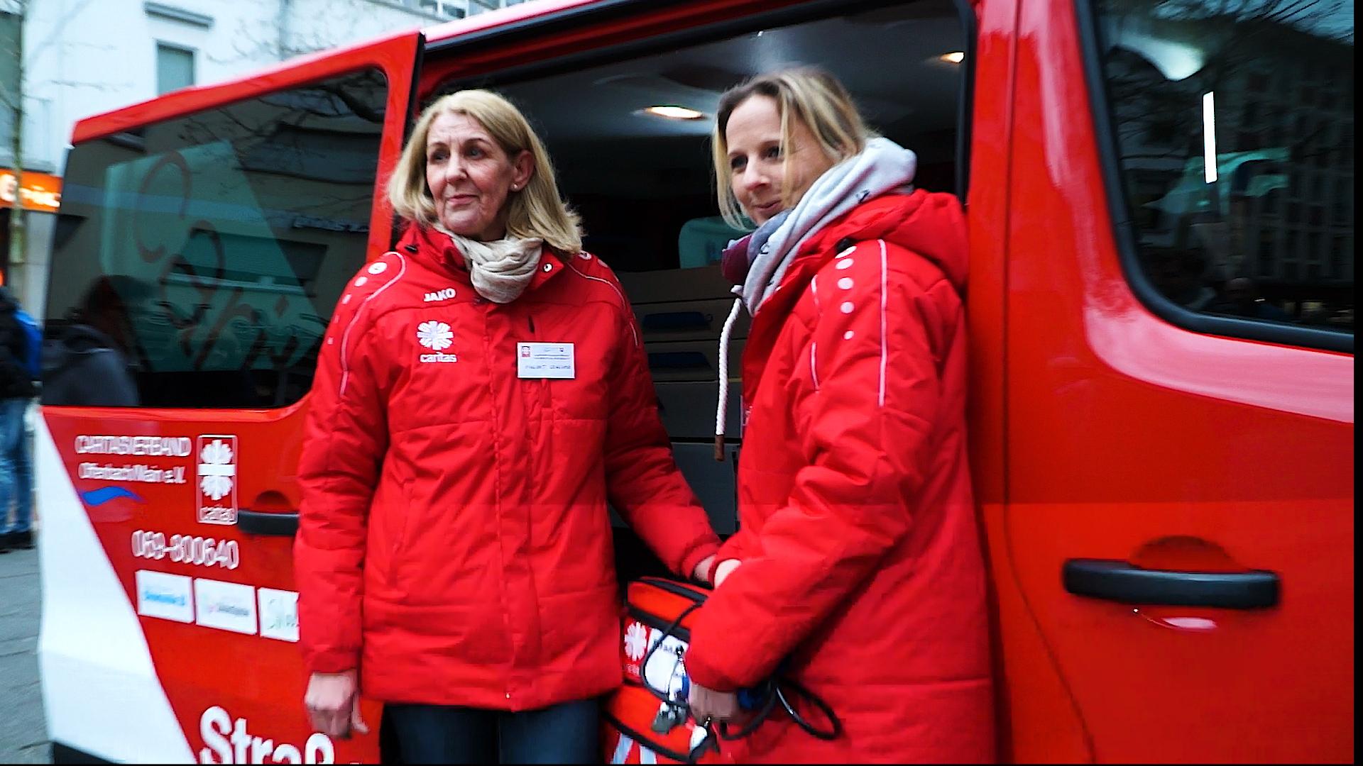 Neuer Ambulanzbus in Offenbach gesegnet