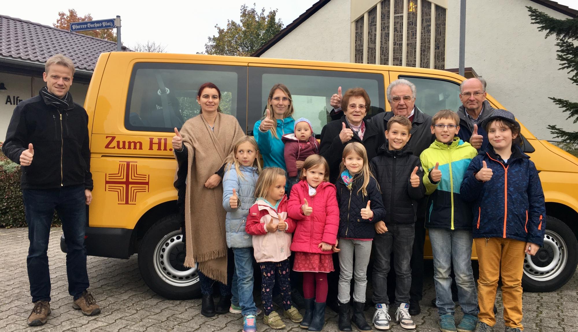 Der Boni-Bus bringt Gläubige zusammen (c) Bistum Mainz