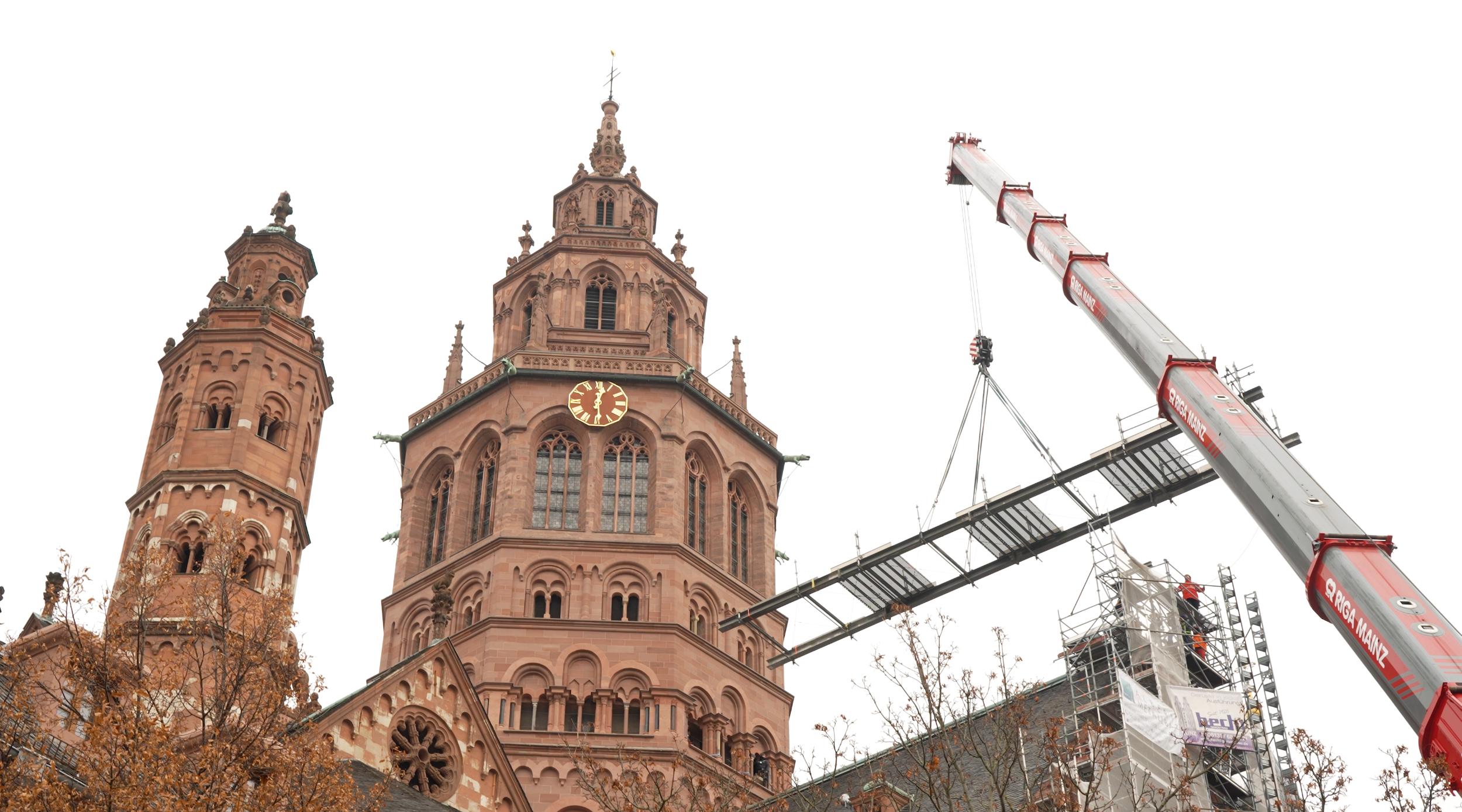 Abbau der Gerüstbrücke am Mainzer Dom