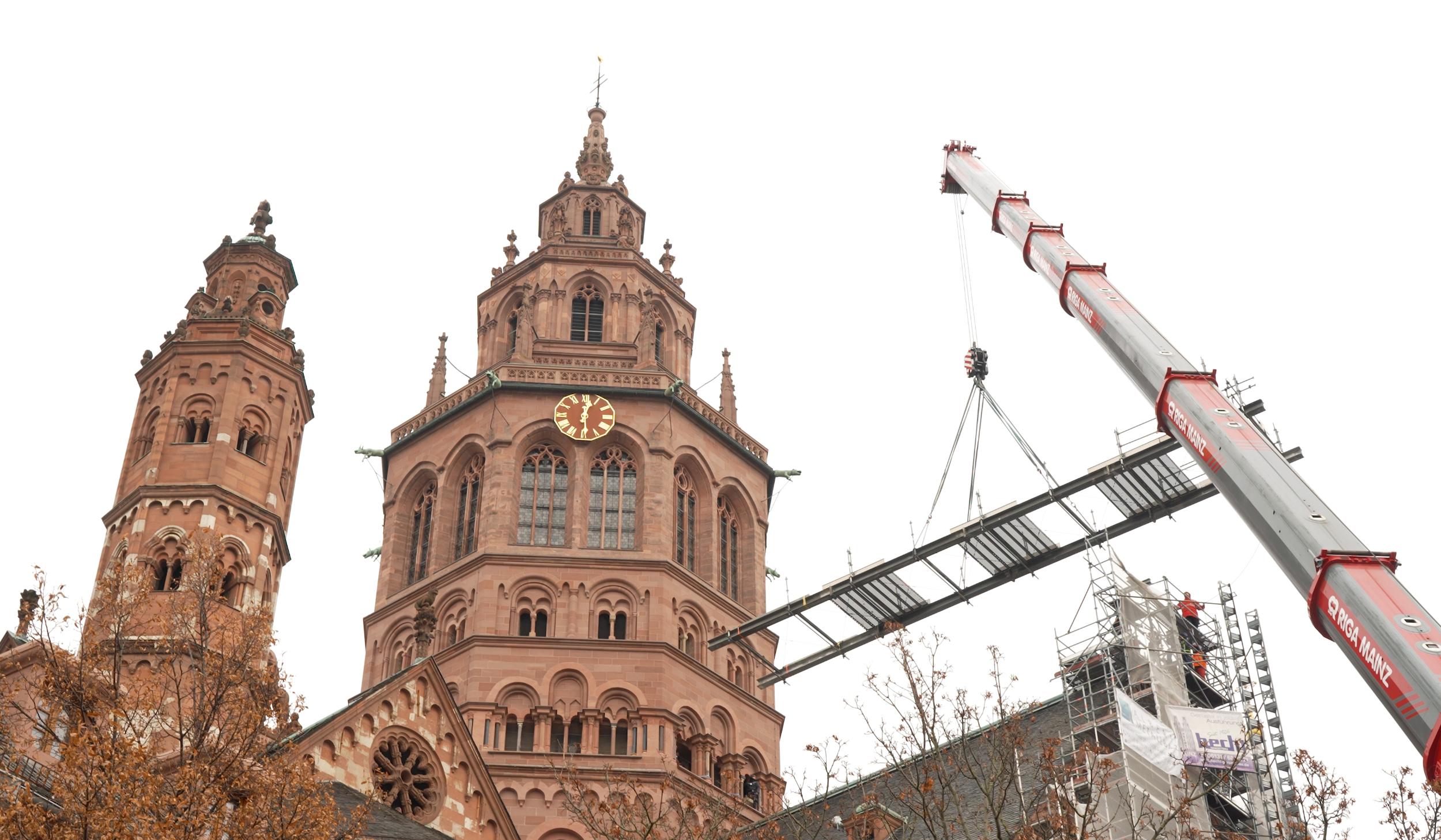 Abbau der Gerüstbrücke am Mainzer Dom