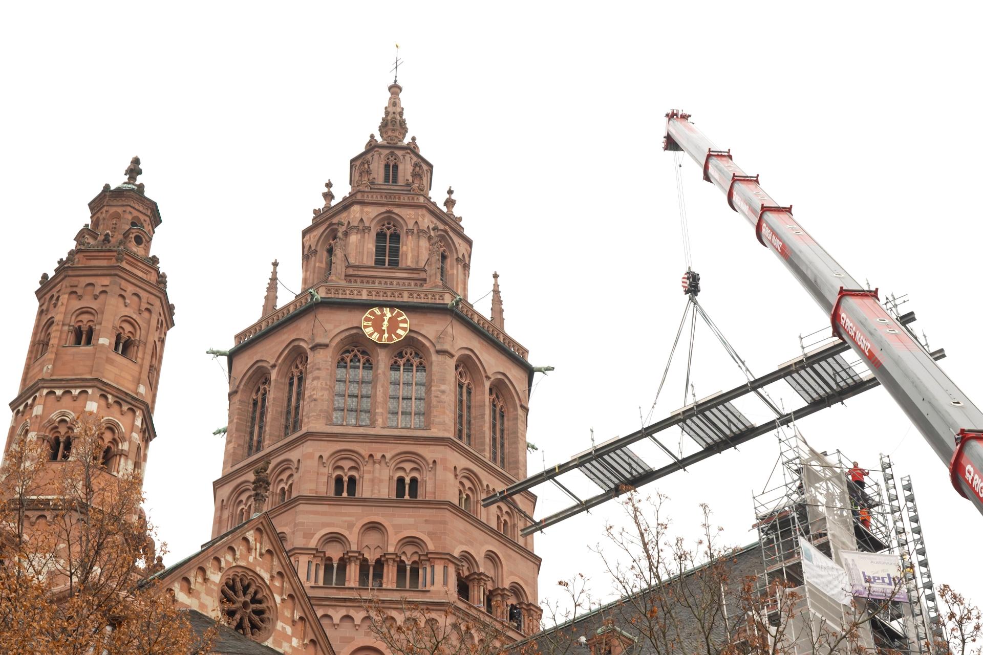 Dom vom Gerüst befreit